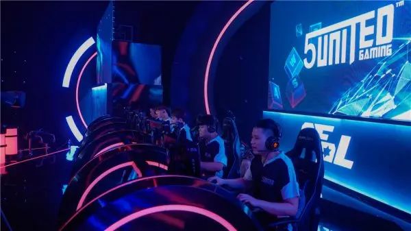 更关系到球 更关系到球